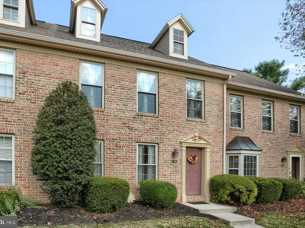 1749 Weatherburn Dr, New Cumberland, PA 17070