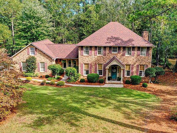 3rd image of 804 Houndslake Dr