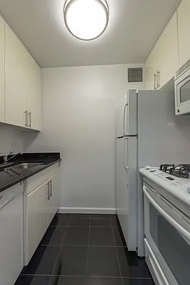 Rented by Solow Realty | media 60