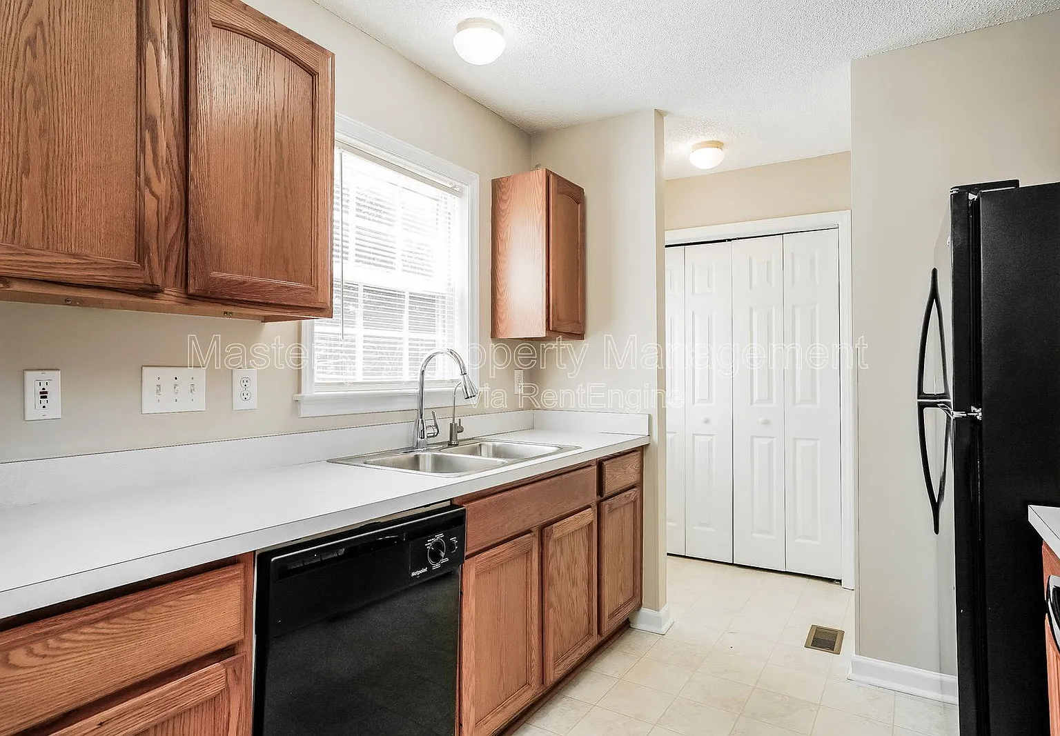 3 bed, 2.0 bath, 1144 sqft, $1,700 — Photo 4