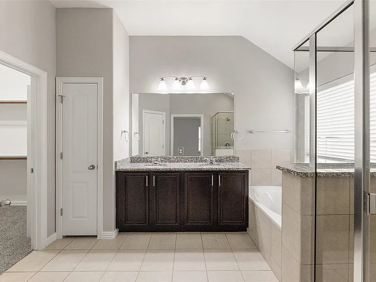1004 Water Garden Cir — Photo 8