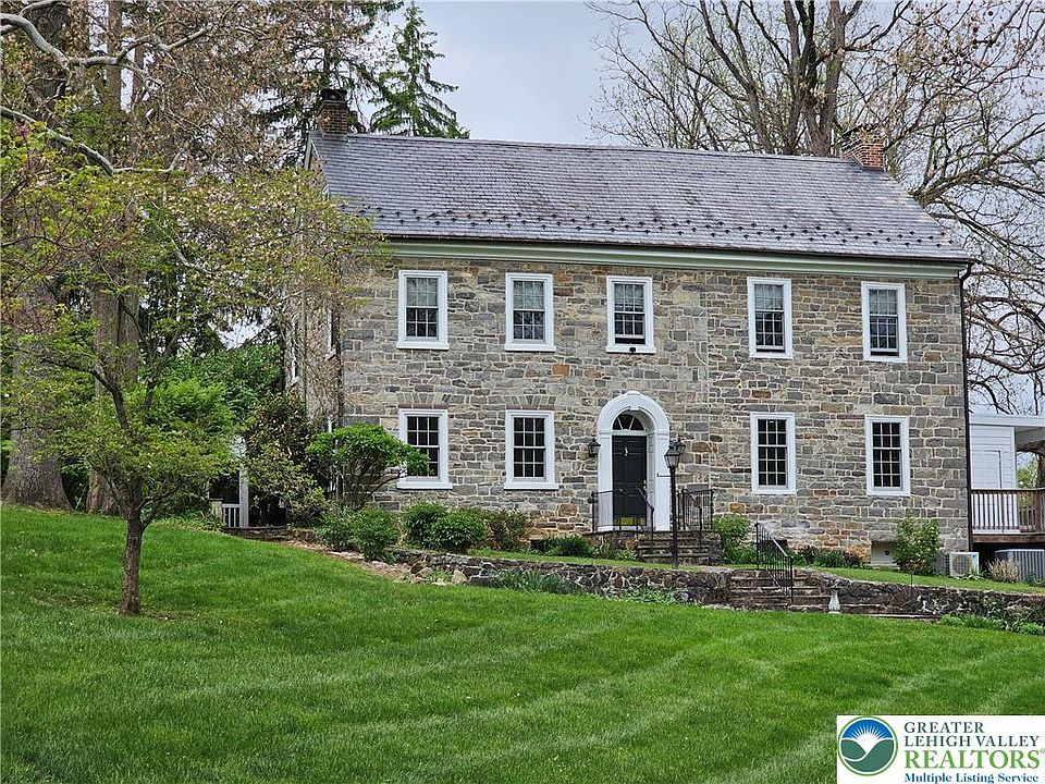 1st image of 200 Bella Vista Dr