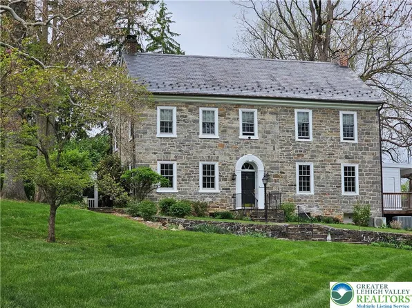 200 Bella Vista Dr, Bethlehem, PA 18017