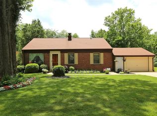 818 Crestland Dr, Ballwin, MO