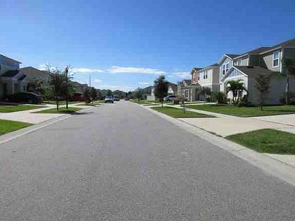 Exterior Neighborhood (street photo)