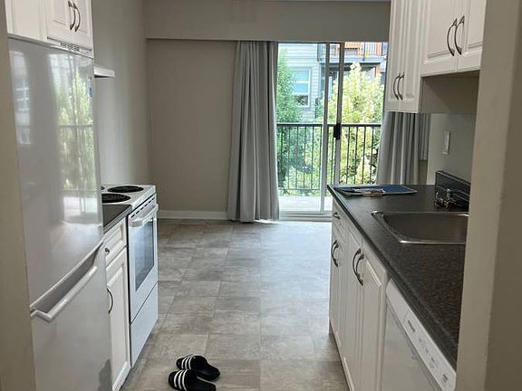 4th image of 600 Smith Ave #1267724