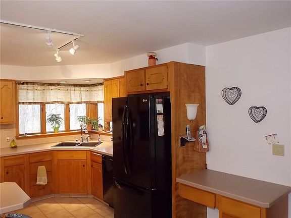 5th image of 3279 Higgins Dr