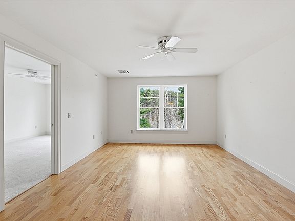 5th image of 7 Crescent Way Unit 302