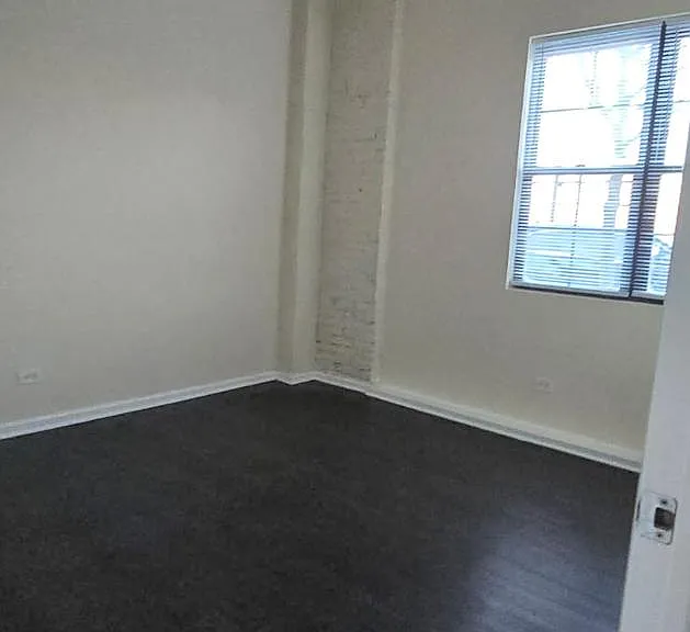 5822 N Western Ave — Photo 6