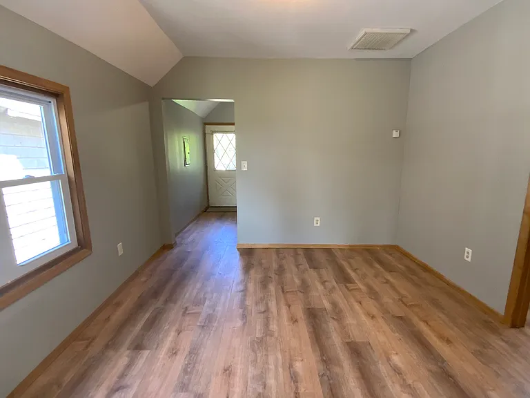 2 bed, 1.0 bath, $975 — Photo 8