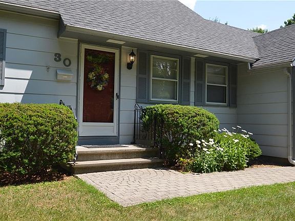 3rd image of 30 Hilltop Dr