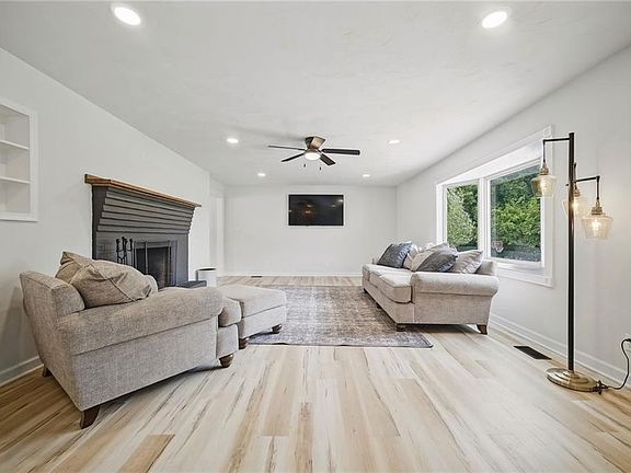 3rd image of 6367 Everets Rd