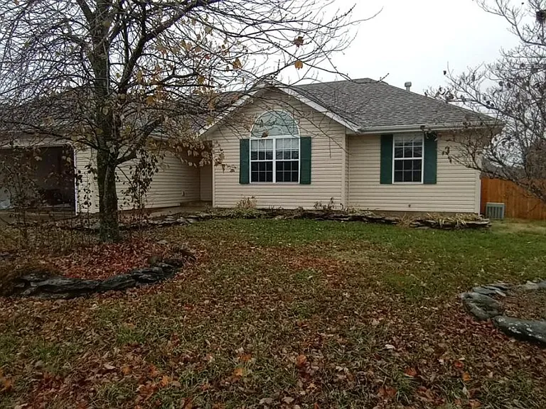 508 N Douglas Dr — Photo 1