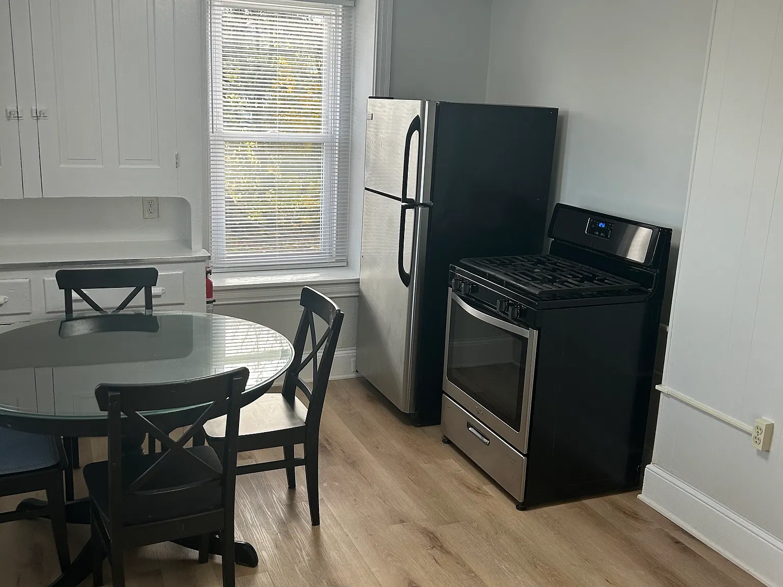 2 bed, 1200 sqft, $1,950 — Photo 4