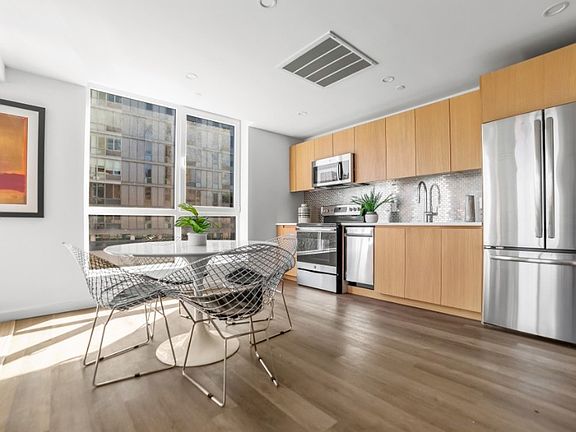 5th image of 814 Amsterdam Ave APT 6D
