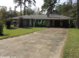 901 Oak St, Ashdown, AR 71822