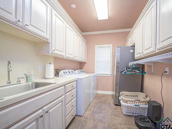 5th image of 708 Woodway Ct