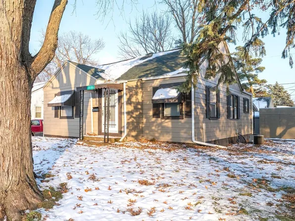 1030 S 13th St, Pekin, IL 61554