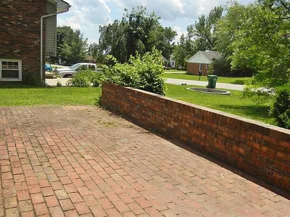 5th image of 202 Robin Wood Dr