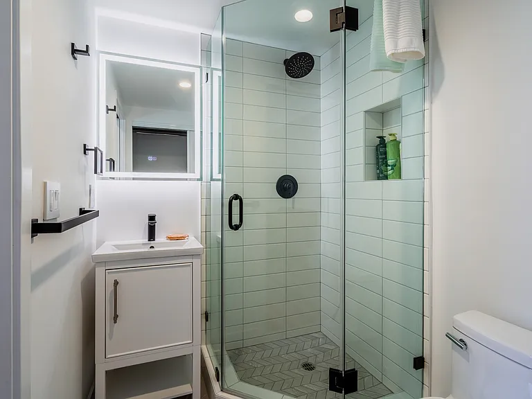 2553 Thurman Ave #2 — Photo 28