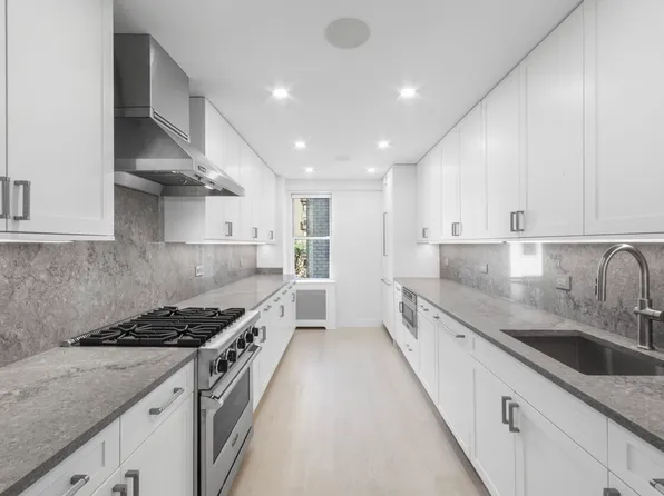 920 Park Avenue image 1 of 19