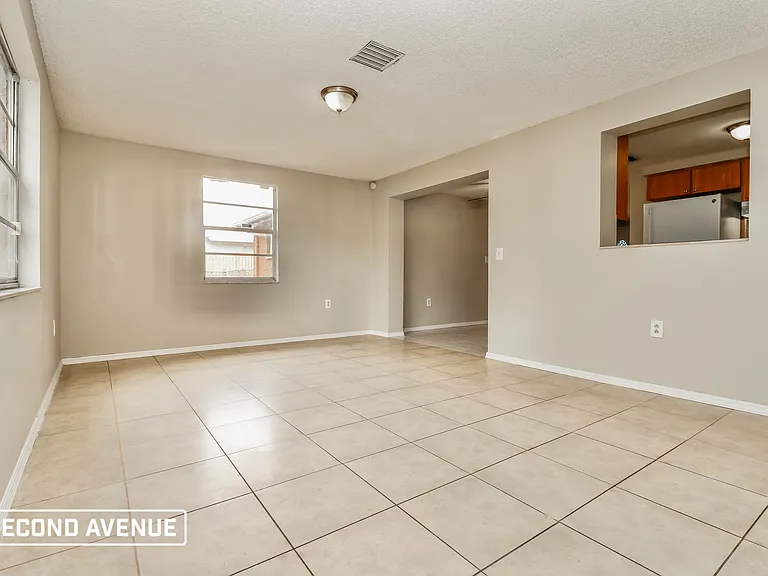 4847 Elmwood St — Photo 8