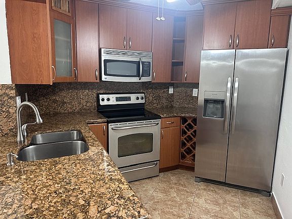 4th image of 10257 NW 9th Street Cir #113