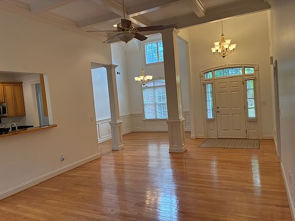 3rd image of 112 Clairewood Ct