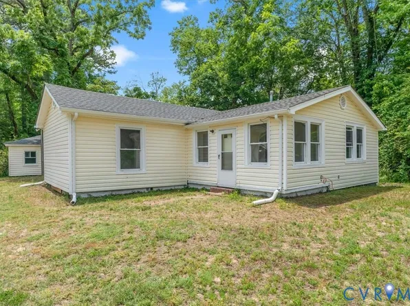 18415 James River Dr, Disputanta, VA 23842
