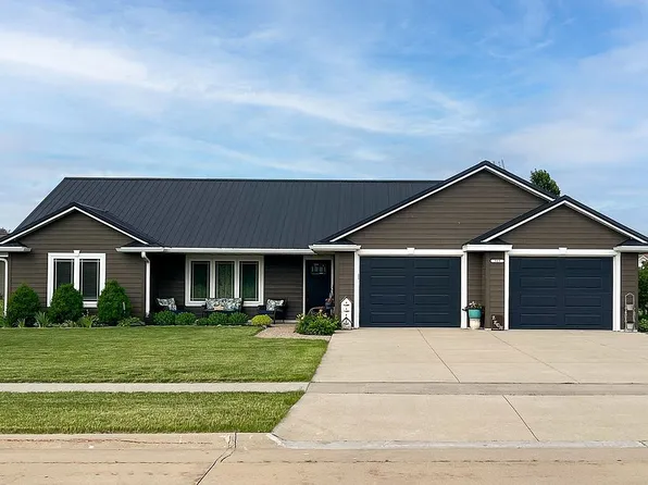 515 N Center St, Shell Rock, IA 50670