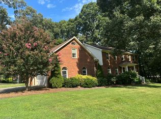 949 Aquaview Dr, Kernersville, NC 27284