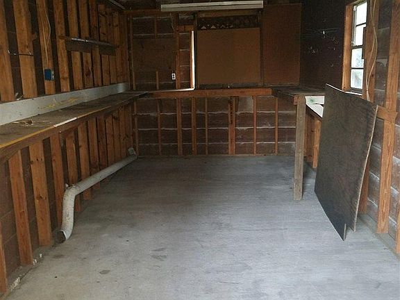 5th image of 603 S Elm St