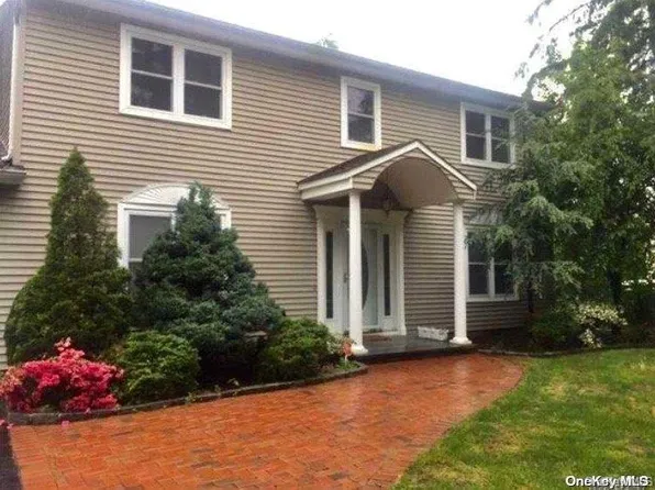 12 Mare Lane, Commack, NY 11725