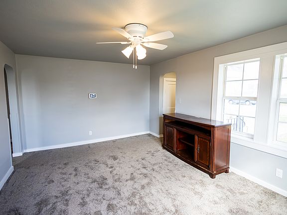 3rd image of 528 S Saint Charles Ave
