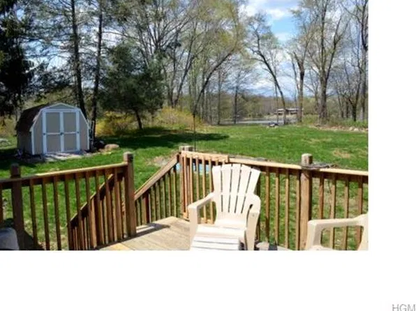 8 Seneca Ln, Marlborough, NY 12547