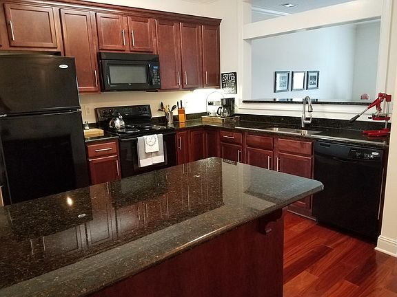 Beautiful fully stocked kitchen