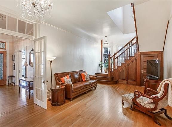5th image of 4036 Saint Charles Ave