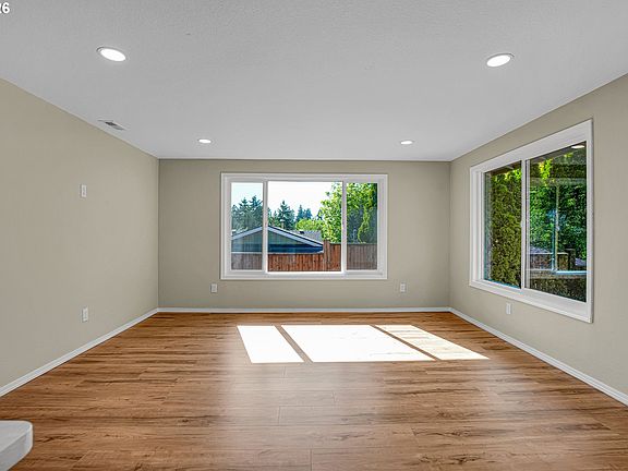 5th image of 1822 SW Marigold St