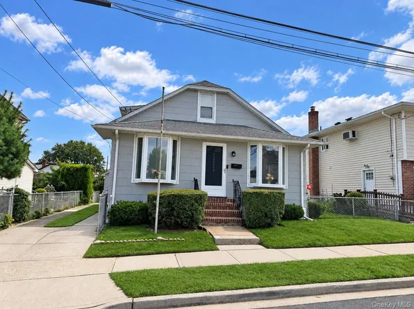 1041 Barnes Street, Franklin Square, NY 11010