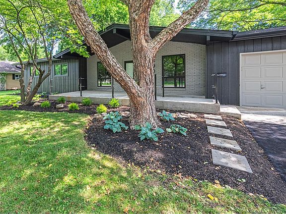 5th image of 390 Hickory Dr