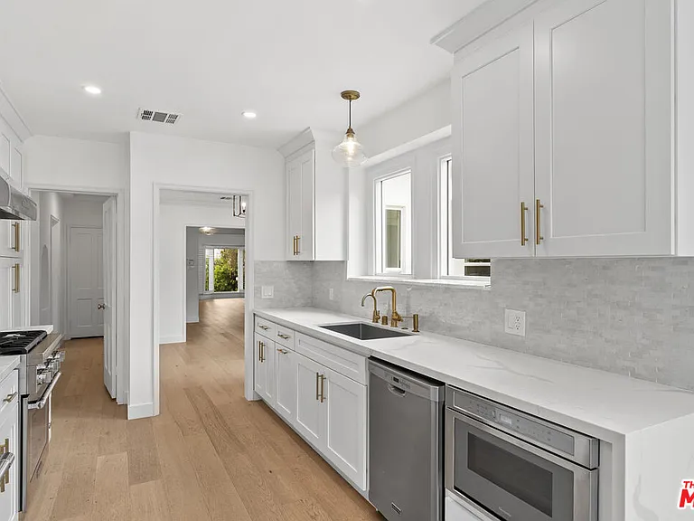 3956 Alcove Ave — Photo 10
