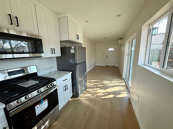 2nd image of 1044 Martin Luther King Jr Ave