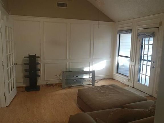 2nd image of 2610 Stoneridge Dr