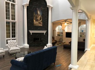 160 Los Lagos Dr, Bloomingdale, IL 60108