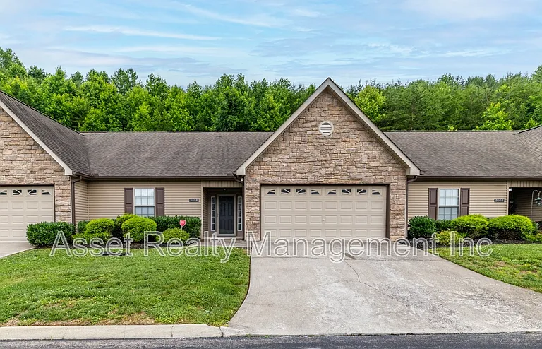 5104 Cates Bend Way #1 — Photo 1