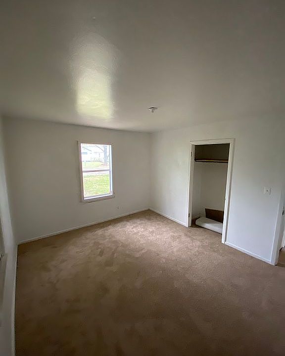 1st image of 1415 Gladiolus St