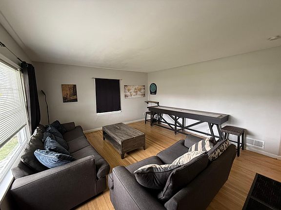 4th image of 1518 Broadway N