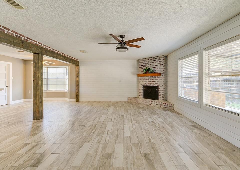 1st image of 1910 Southwood Dr