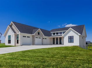 8265 Edgewood Ct, West Des Moines, IA 50266