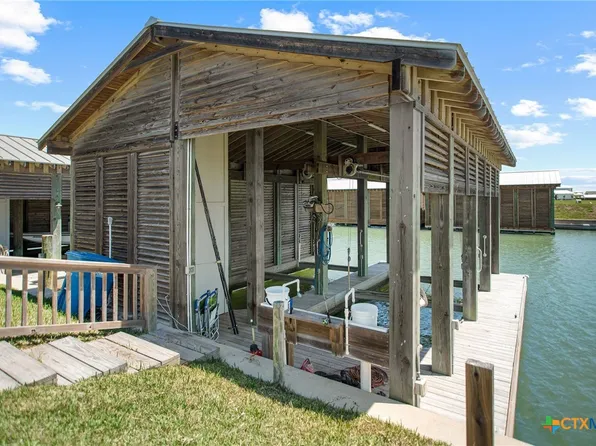 509 S 7th St, Port O Connor, TX 77982